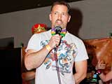 Author/illustrator Steven Riley sings Geeks of America to the Royal Geek Court. © Bruce Matsunaga